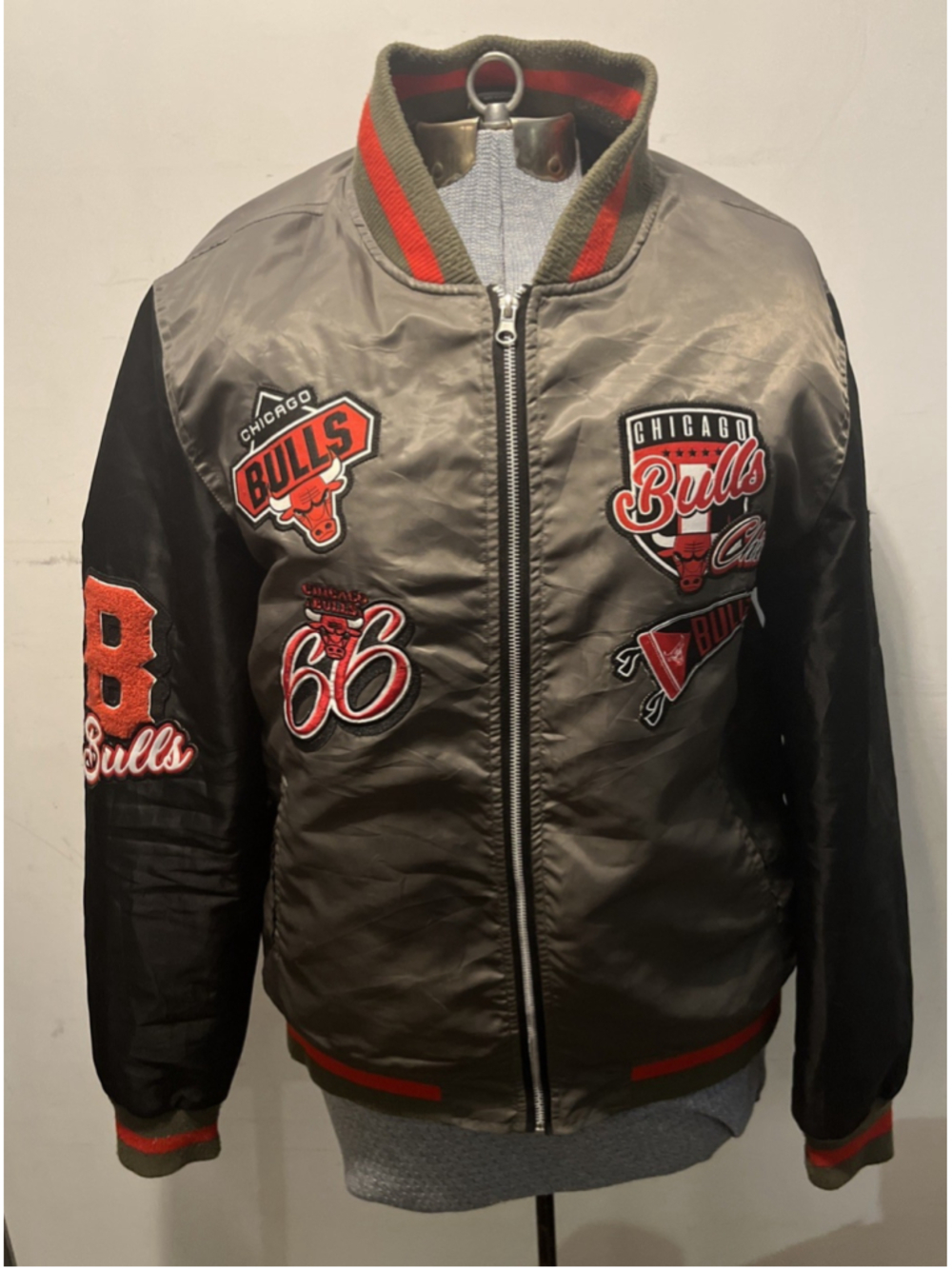 NBA Chicago Bulls Varsity Bomber Jacket Black/Olive Green Patches Size Large